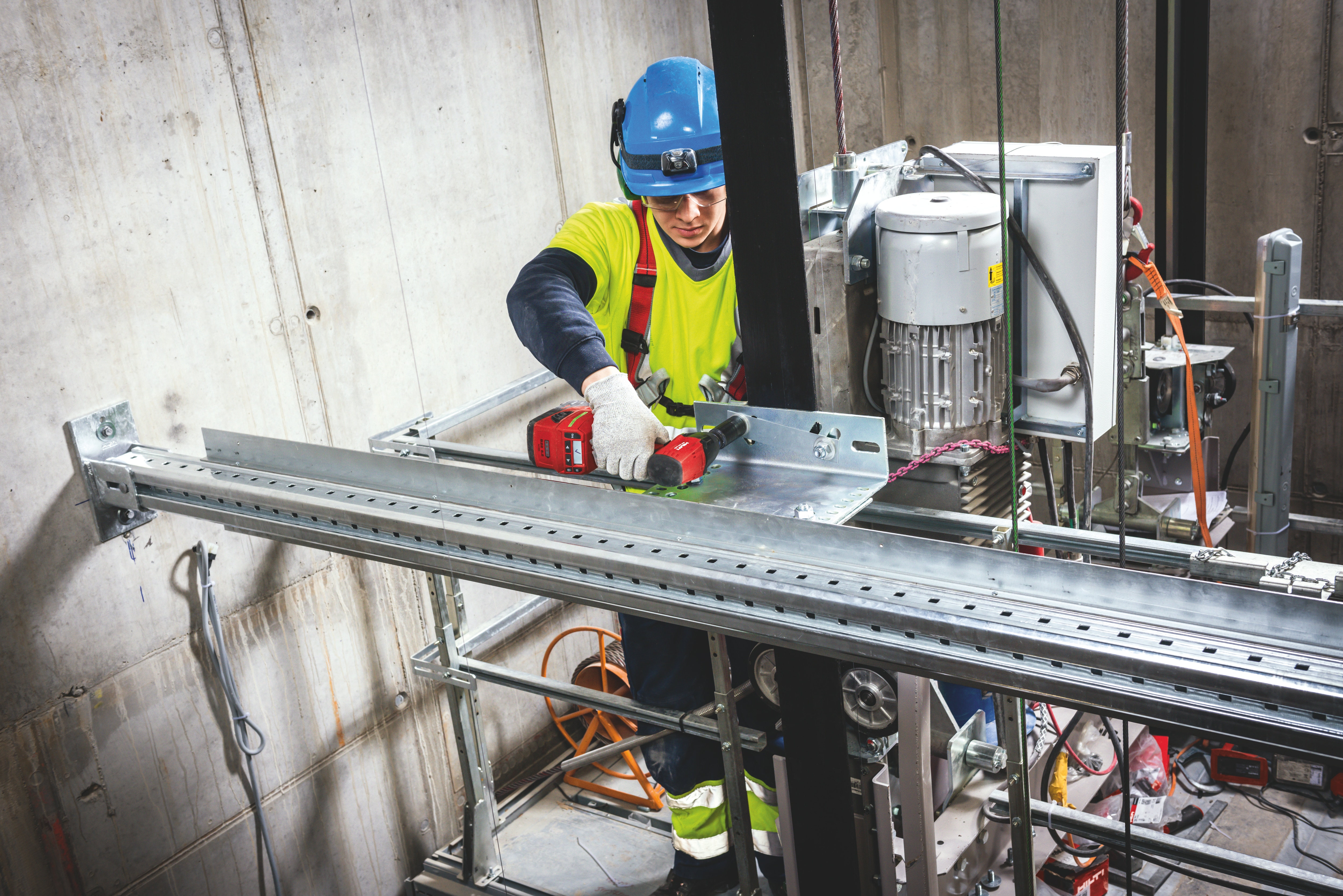Trennbalken für Aufzüge mit Hilti Akku-Schlagschrauber SIW 6AT-A22