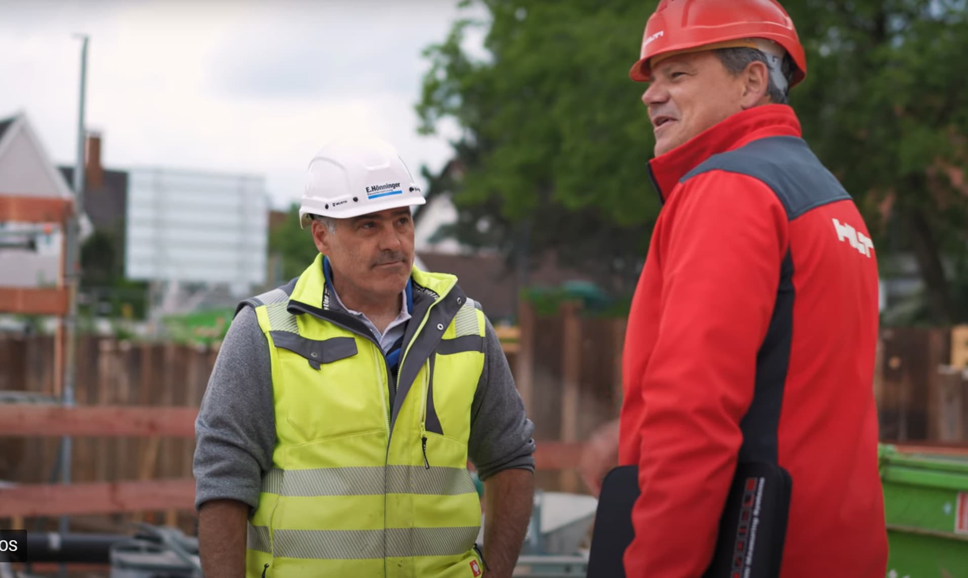 Mann mit Mietgeräte von Hilti