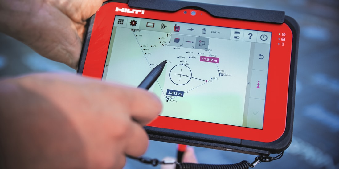 Gebäudeplan im Tablet für das Abstecken im Einmannbetrieb