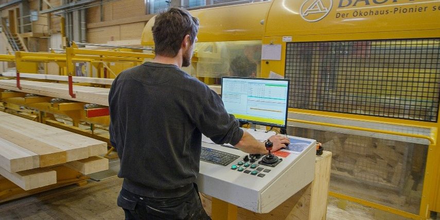 Arbeiter bei der Vorfertigung