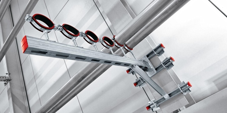 MQ Schienensystem mit Rohrschellen
