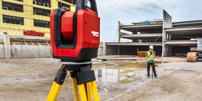 Hilti Totalstation im Einsatz auf der Baustelle