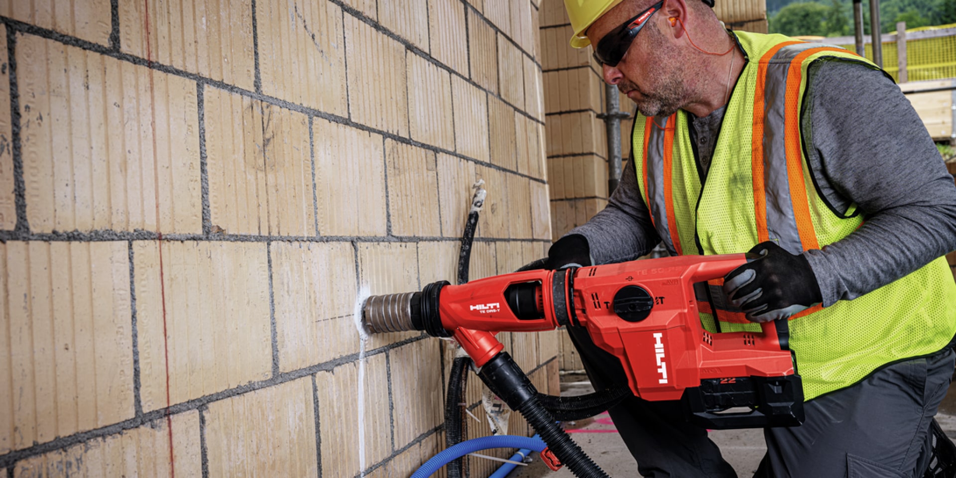 Hilti Akku-Bohrhammer für Schraubarbeiten und Dosensenken