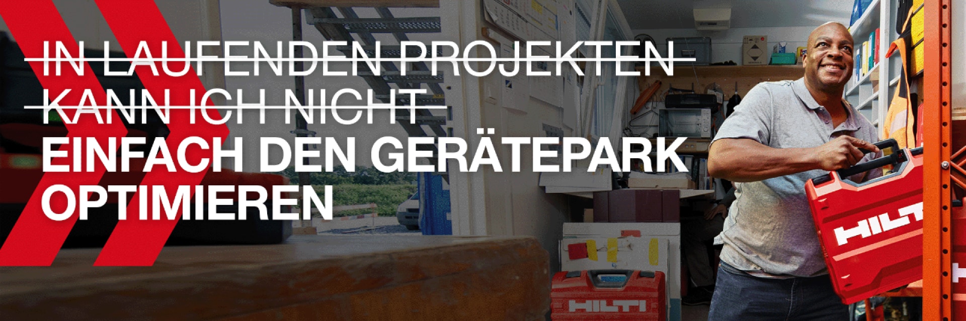 Person mit Hilti Koffern im Lagerraum