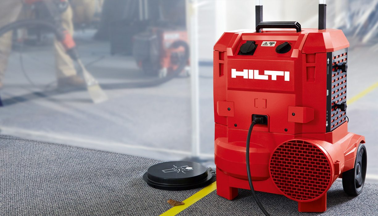 AIC 1000 im Einsatz bei schwerer Meißelarbeit