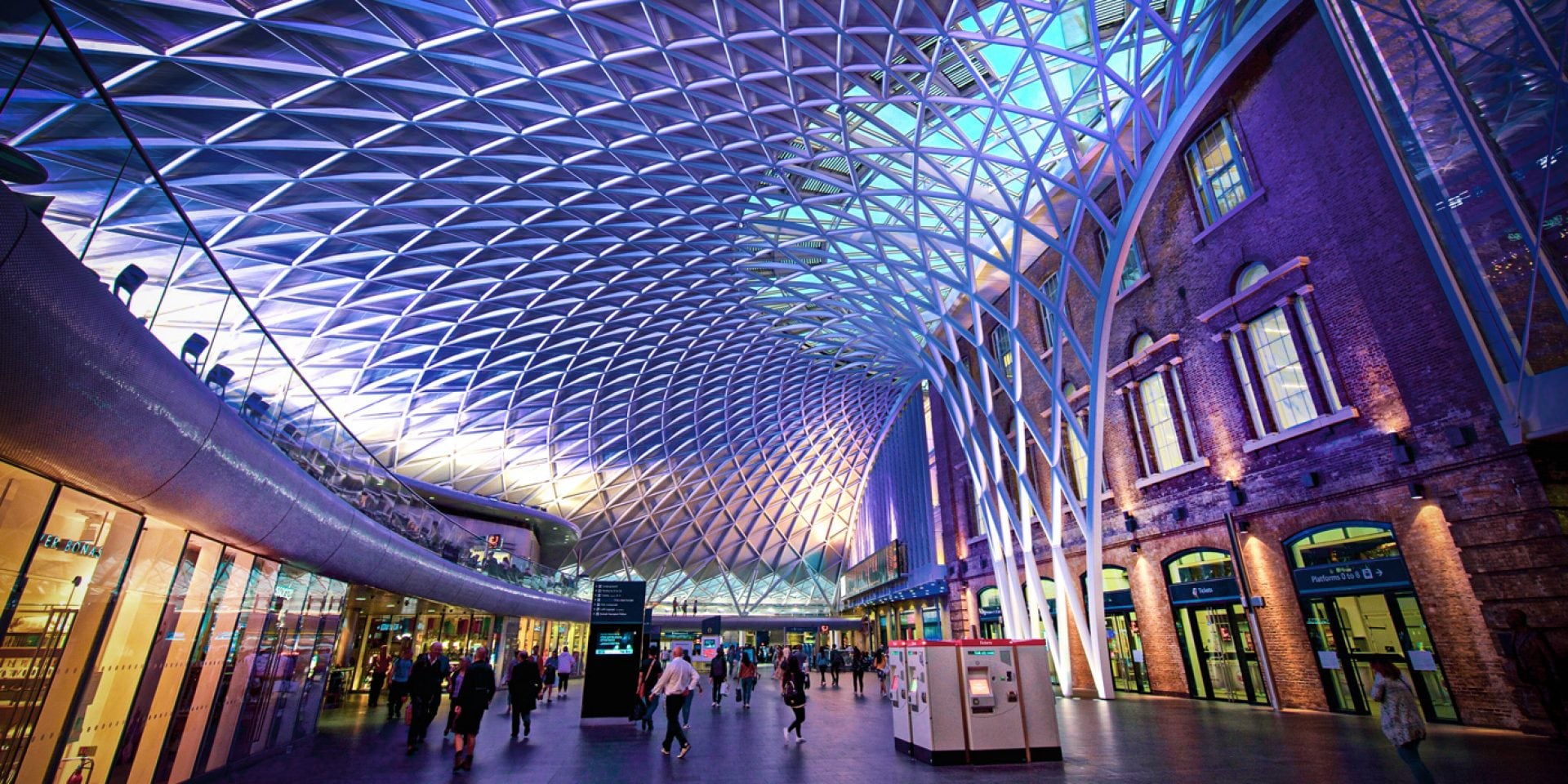 Glas-Stahlfassade der Kings‘ Cross Station in London