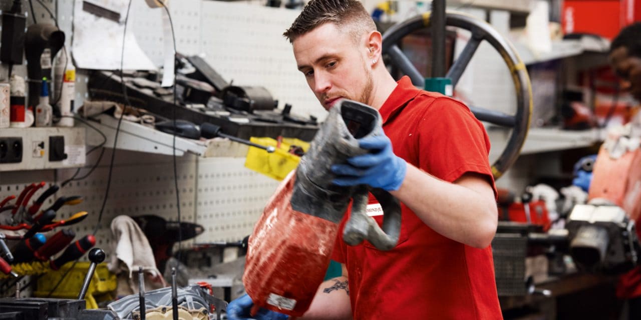 Reparatur am Meißelhammer