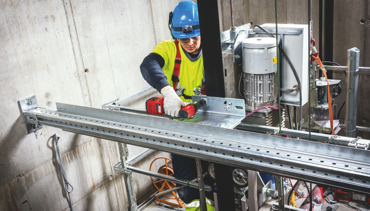 Trennbalken für Aufzüge mit Hilti Akku-Schlagschrauber SIW 6AT-A22