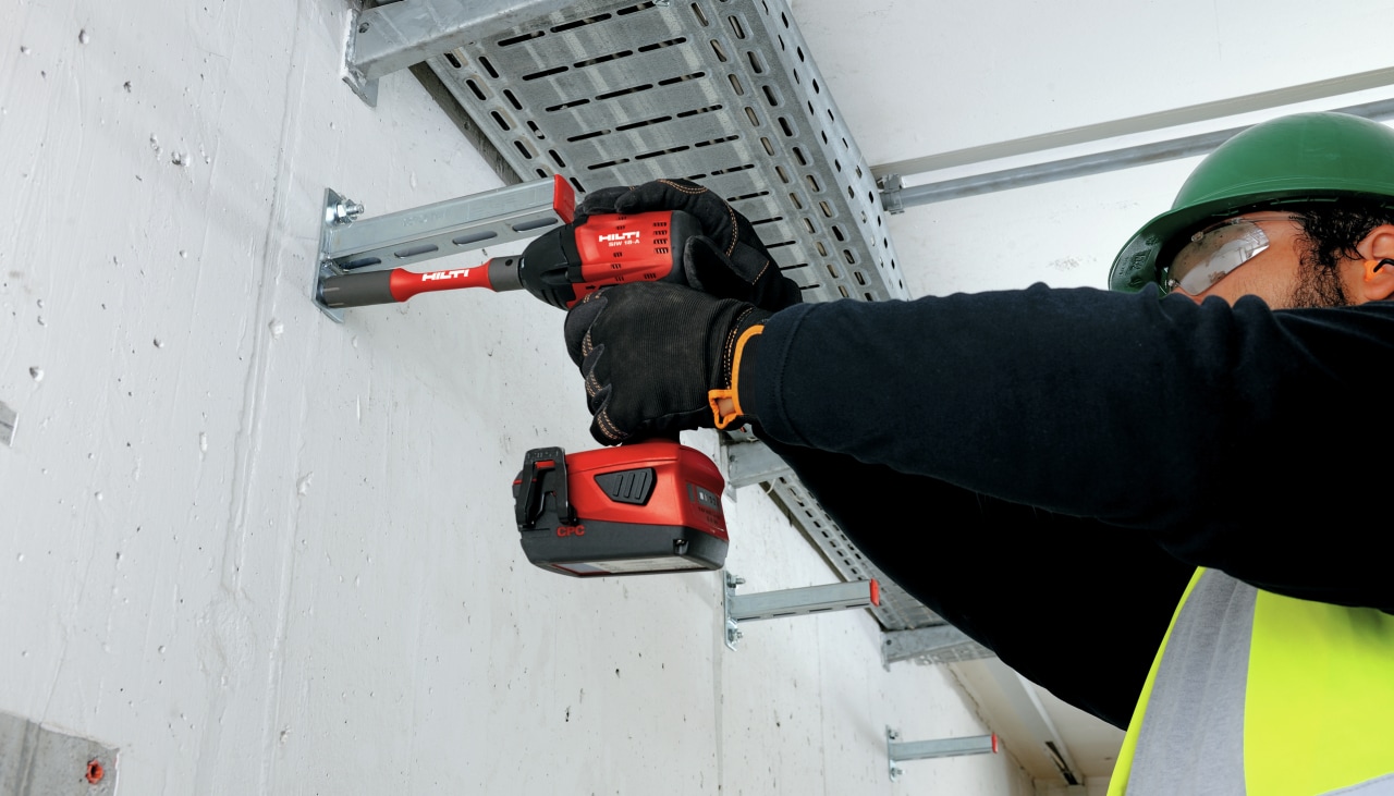 Befestigung von Anlagen an Beton mit Hilti HST4, Hilti Schlagschrauber SIW 18A