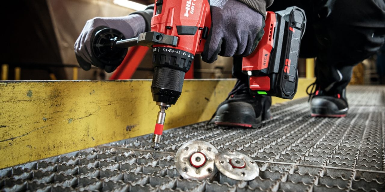 Befestigungen von Gitterrosten und Riffelblechen mit Hilti Nuron SBT 6-22 Akku-Bohrschrauber