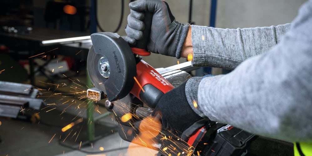 Metall schneiden mit Akku-Trennschleifer