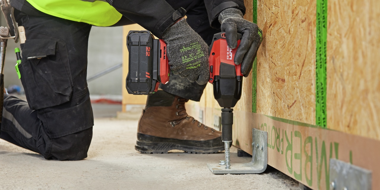 Holz auf Beton befestigen mit Holzverbinder