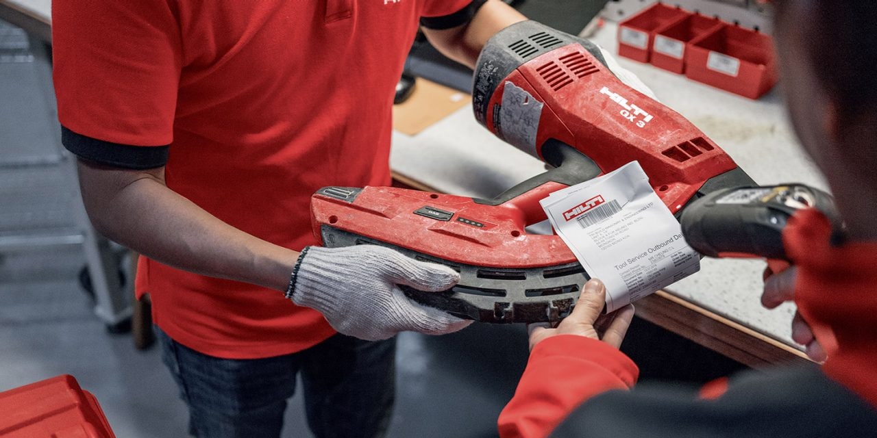 Ikon mit Bohrer und rotem Pluszeichen