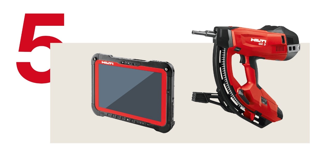 Abbildung mit der Ziffer 5, Tablett mit Hilti-Emblem und Hilti-Werkzeug