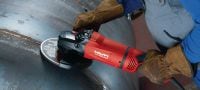 Gehen Sie zu Folie 5 von 5: Winkelschleifer AG 230-24D Winkelschleifer mit 2400 W Leistung, Totmann-Schalter, Drehgriff und langlebiger Kohlebürste für Scheiben bis zu 230 mm Durchmesser Anwendungen 4