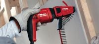 Schnellbauschrauben (S-Spitze) S-DS 03 B M Magazinierte Trockenbauschraube (schwarz phosphatiert) für das Schraubenmagazin SMD 57 – zur Befestigung von Trockenbauplatten auf Holz Anwendungen 1