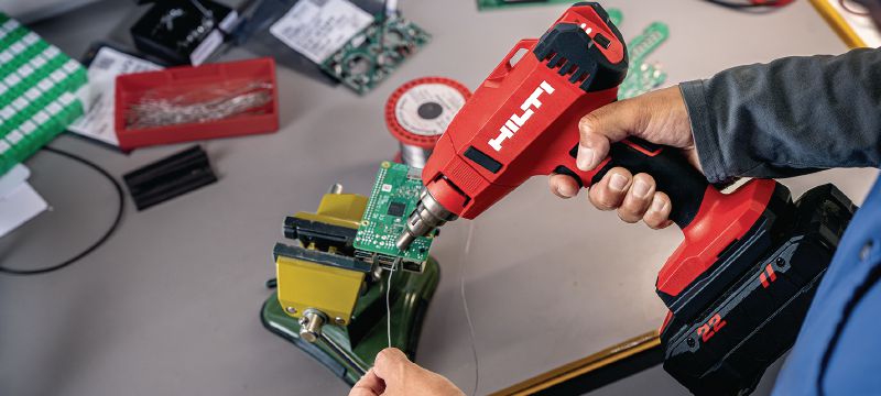 Bild 2 von 8: NHG 6-22 Akku-Heißluftpistole Leistungsstarke Akku-Heißluftpistole mit schneller Erhitzung und hohem Luftstrom für Kabelanschlüsse, Rohrbiegen und Wärmeschrumpfen (Nuron Akku-Plattform) Anwendungen 1