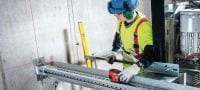 Gehen Sie zu Folie 2 von 5: Lot- und Linienlaser PMC 46 Kombilaser mit 2 Linien und 4 Punkten zum Loten, Nivellieren, Fluchten und Abstecken rechter Winkel mit rotem Laserstrahl Anwendungen 1