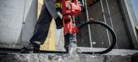 Gehen Sie zu Folie 5 von 8: Akku-Bohrhammer TE 50-22 Kompakter SDS Max (TE-Y) Akku-Bohrhammer mit geringerem Gewicht, mehr Leistung und weniger Vibrationen zum Bohren und Meißeln in Beton (Nuron Akku) Anwendungen 2