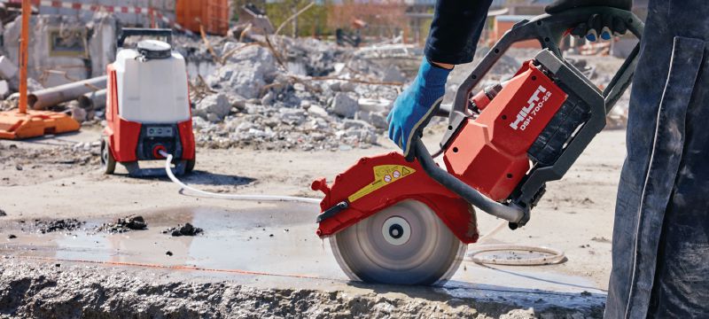 DSH 700-22 Akku-Trennschleifer (hinterer Handgriff) Akku-Trennschleifer mit hinterem Handgriff für schwere Arbeiten an Beton, Metall und Mauerwerk (Nuron Akku-Plattform) Anwendungen 1