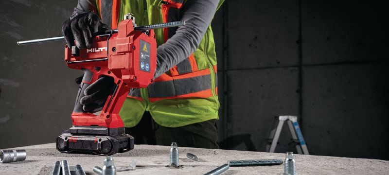 Bild 3 von 4: Akku-Gewindestangenschneider STR 4-22 Kompakter Akku-Gewindestangenschneider inklusive M10 (W3/8) Klinge zum Zuschneiden von Gewindestangen mit einem Durchmesser von bis zu 10 mm Anwendungen 1