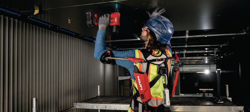 Akku-Blindnietgerät RT 6-22 Akku-Blindnietgerät für schnellere, einfachere Montage von Verkleidung sowie Metallbearbeitung mit Stahl- oder Aluminiumnieten (kabellose Nuron-Geräteplattform) Anwendungen 1