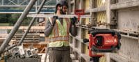 PR 40-22 Rotationslaser für Oberflächen mit Einfachneigung Robuster Rotationslaser für Nivellieraufgaben mit automatischen Funktionen zum Nivellieren, Ausrichten, Fluchten sowie Einrichten und Abstecken von Winkeln im Außenbereich (Nuron Akku-Plattform) Anwendungen 3