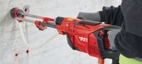 Kernbohrgerät DD 30-W Kompaktes, leichtes Diamantbohrgerät für handgeführte Nassbohrungen für Schwerlastdübel und Armierungsanschlüsse von 8 bis 35 mm (5/16 bis 1-3/8) Anwendungen 1