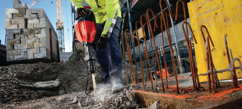 Abbruchhammer für Beton TE 1000-AVR Vielseitiger Abbruchhammer für Abbruch- oder Meißelarbeiten in Böden und gelegentlichen Arbeiten in Wänden (mit Universalnetzkabel) Anwendungen 1