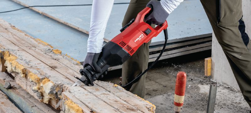 Bild 2 von 3: Säbelsäge SR 30 Säbelsäge für extrem schwere, kontinuierliche Abbrucharbeiten und Schnitte mit minimaler Vibration und sehr guter Ergonomie Anwendungen 1