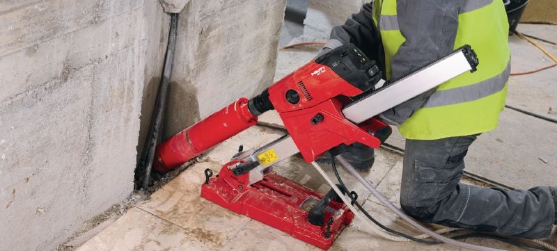 Kernbohrgerät DD 160 Kompaktes, aber leistungsfähiges Diamantbohrgerät für ständergeführte Betonbohrungen von 25 bis 202 mm (31/32 bis 7-15/16) Anwendungen 1