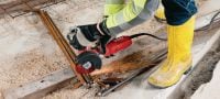 Gehen Sie zu Folie 6 von 6: Winkelschleifer AG 125-13S Leistungsstarker Winkelschleifer 1300 W mit langlebiger Kohlenbürste für Schneid- und Schleifarbeiten mit Scheiben bis 125 mm Durchmesser Anwendungen 5