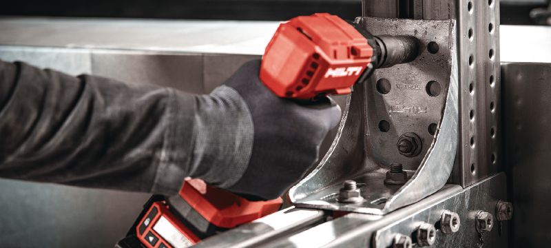 Bild 6 von 9: MT-C-GL HA OC Winkelkonsole Halb verstellbare und abgespannte Winkelkonsole für schwere MT Kastenprofile mit 3D-Lasten in mäßig korrosiven Umgebungen Anwendungen 1