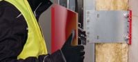 Gehen Sie zu Folie 3 von 6: MFT-HP Agraffentragprofil 22.5 Aufhängerschiene für die verdeckte Befestigung von Fassadenplatten mittels Aufhängern Anwendungen 2