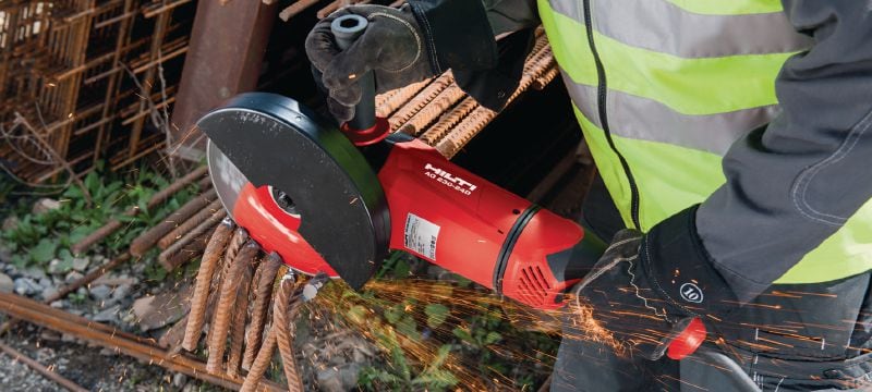 Bild 2 von 5: Winkelschleifer AG 230-24D Winkelschleifer mit 2400 W Leistung, Totmann-Schalter, Drehgriff und langlebiger Kohlebürste für Scheiben bis zu 230 mm Durchmesser Anwendungen 1