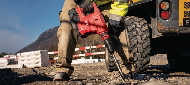 Akku-Bohrhammer TE 60-22 Leistungsstarker SDS Max (TE-Y) Akku-Bohrhammer mit aktiver Vibrationsreduktion und elektronischer Schnellabschaltung ATC für schwere Bohr- und Meißelarbeiten in Beton (Nuron) Anwendungen 1