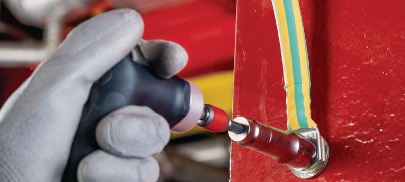 Gewindeschraubbolzen S-BT ER HC Gewindeschraubbolzen (Edelstahl, metrisches Gewinde) für elektrische Verbindungen in Stahl in stark korrosiven Umgebungen, empfohlener maximaler Querschnitt des verbundenen Kabels 120 mm² Anwendungen 1