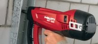 X-GN MX Nägel für Beton (magaziniert) Magazinierte Nägel zur Befestigung an Beton und anderen Untergrundmaterialien mit dem gasbetriebenen Bolzensetzgerät GX 120 Anwendungen 3