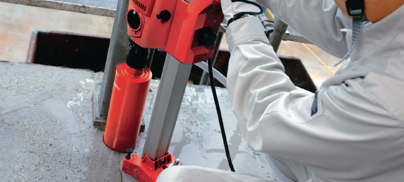 Kernbohrgerät DD 120 Äußerst kompaktes, leichtes und mobiles Diamantbohrgerät für ständergeführte Betonbohrungen von 16 bis 162 mm (5/8 bis 6-3/8) Anwendungen 1