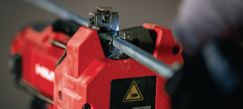 Akku-Gewindestangenschneider STR 4-22 Kompakter Akku-Gewindestangenschneider inklusive M10 (W3/8) Klinge zum Zuschneiden von Gewindestangen mit einem Durchmesser von bis zu 10 mm Anwendungen 1