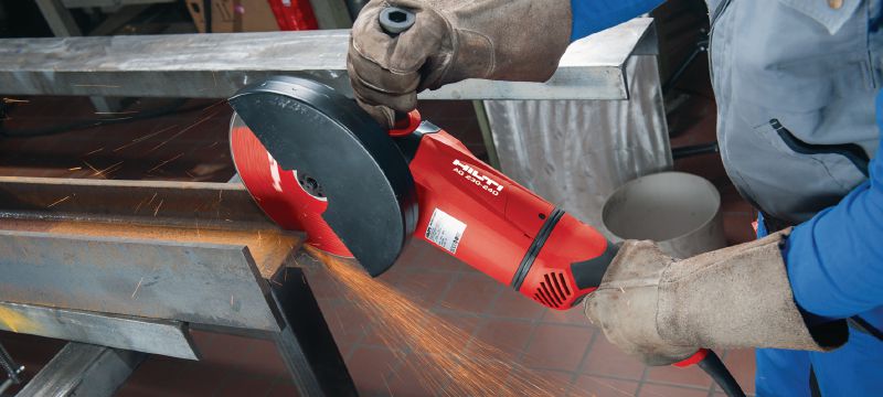 Bild 3 von 5: Winkelschleifer AG 230-24D Winkelschleifer mit 2400 W Leistung, Totmann-Schalter, Drehgriff und langlebiger Kohlebürste für Scheiben bis zu 230 mm Durchmesser Anwendungen 1