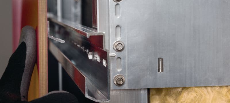 Bild 4 von 6: MFT-HP Agraffentragprofil 22.5 Aufhängerschiene für die verdeckte Befestigung von Fassadenplatten mittels Aufhängern Anwendungen 1
