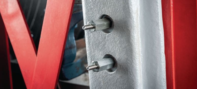 Bild 7 von 9: Abstandhalter mit Gewinde (Edelstahl) Abstandhalter mit Innen- und Außengewinde aus Edelstahl zur Befestigung an Stahlträgern mit passiver Brandschutzbeschichtung (PFP) Anwendungen 1