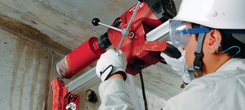 Bild 5 von 7: Kernbohrgerät DD 120 Äußerst kompaktes, leichtes und mobiles Diamantbohrgerät für ständergeführte Betonbohrungen von 16 bis 162 mm (5/8 bis 6-3/8) Anwendungen 1