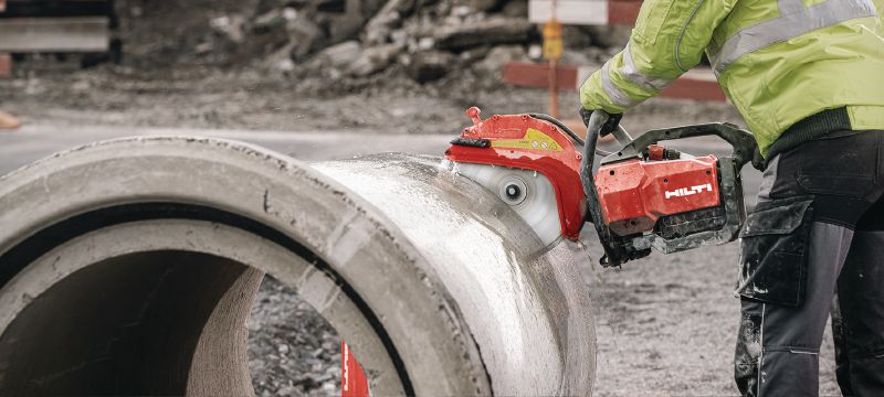 DSH 700-22 ATC Akku-Trennschleifer (300 mm) Vielseitiger Akku-Trennschleifer mit hinterem Handgriff für Schnitte bis 120 mm in Beton, Mauerwerk und Metall (Nuron Akku-Plattform) Anwendungen 1