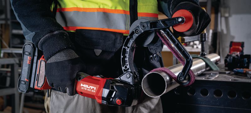Bild 3 von 7: Akku-Rohrbandschleifer GTB 6X-22 Akku-Rohrbandschleifer mit variabler Drehzahl sowie verbesserter Leistung und Akkulaufzeit zum Schleifen und Nachbearbeiten von Metallrohren (kabellose Nuron-Geräteplattform) Anwendungen 1