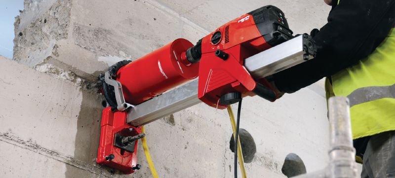 Bild 4 von 7: Kernbohrgerät DD 160 Kompaktes, aber leistungsfähiges Diamantbohrgerät für ständergeführte Betonbohrungen von 25 bis 202 mm (31/32 bis 7-15/16) Anwendungen 1