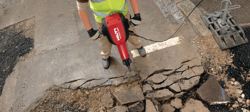 Elektrischer Betonabbruchhammer TE 3000-AVR für schwere Arbeiten Außergewöhnlich leistungsfähiger elektrischer Betonabbruchhammer für schwere Abbrucharbeiten an Böden (mit Universalnetzkabel) Anwendungen 1