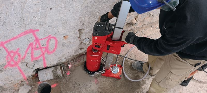 Bild 5 von 7: Kernbohrgerät DD 160 Kompaktes, aber leistungsfähiges Diamantbohrgerät für ständergeführte Betonbohrungen von 25 bis 202 mm (31/32 bis 7-15/16) Anwendungen 1