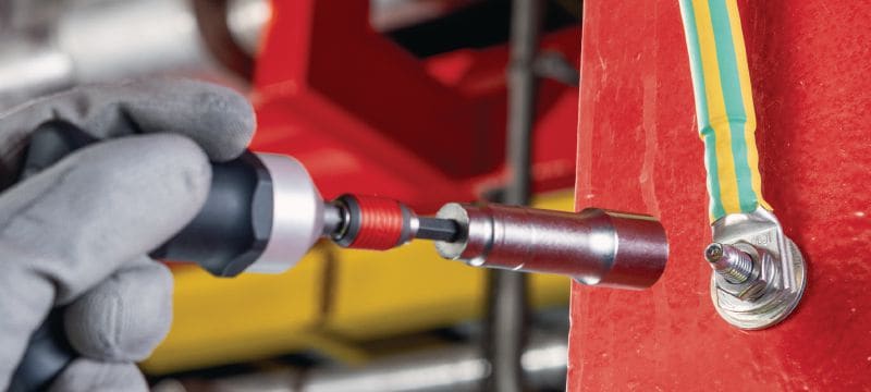 Gewindeschraubbolzen S-BT ER HC Gewindeschraubbolzen (Edelstahl, metrisches Gewinde) für elektrische Verbindungen in Stahl in stark korrosiven Umgebungen, empfohlener maximaler Querschnitt des verbundenen Kabels 120 mm² Anwendungen 1